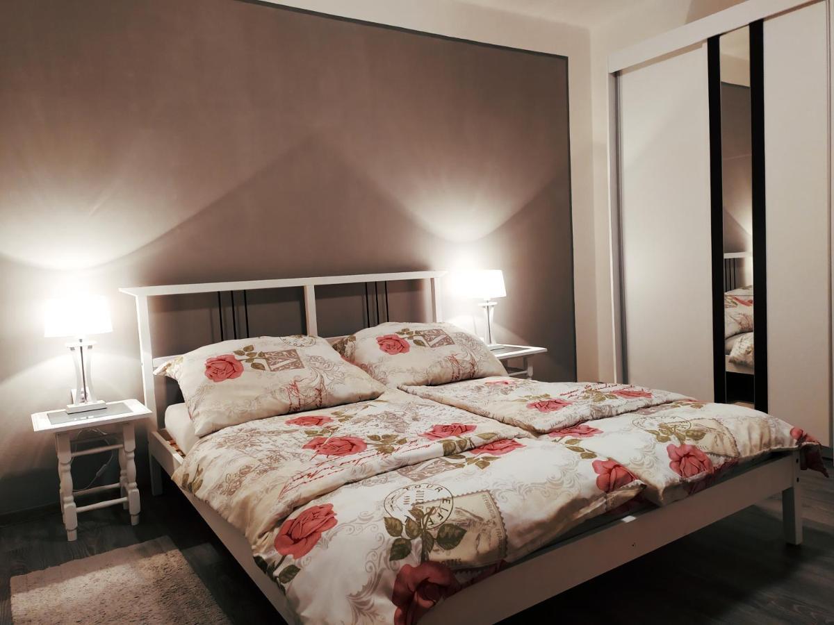 Byt Puskinova Apartman Hradec Králové Kültér fotó